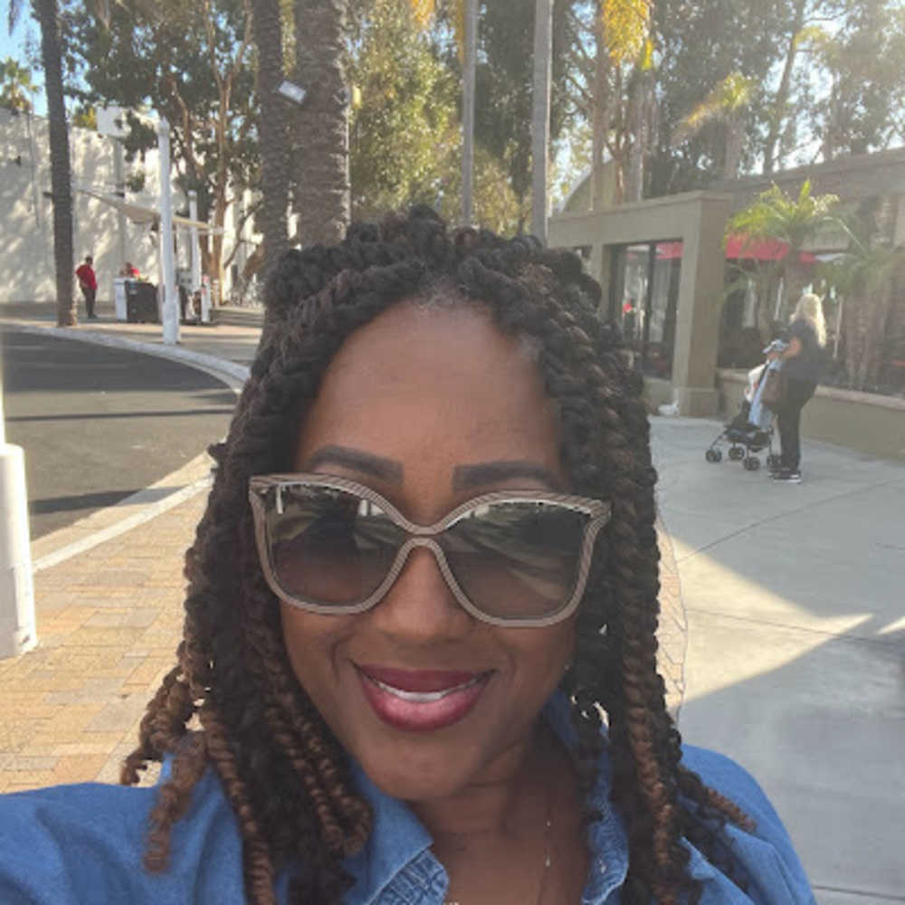 Meet your Posher, Cynthia